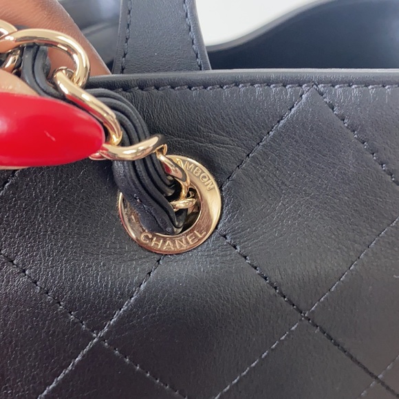 ‼️SOLD ‼️ Chanel tote great for traveling - Picture 3 of 10